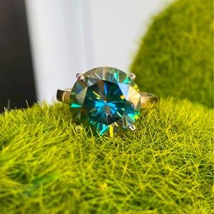 NEW 5.23 CTTW VVS1 Peacock Moissanite Ring